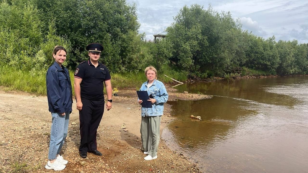 Полицейские, спасатели и общественники проверили пляжи в трассовом поселке Сорум Белоярского района