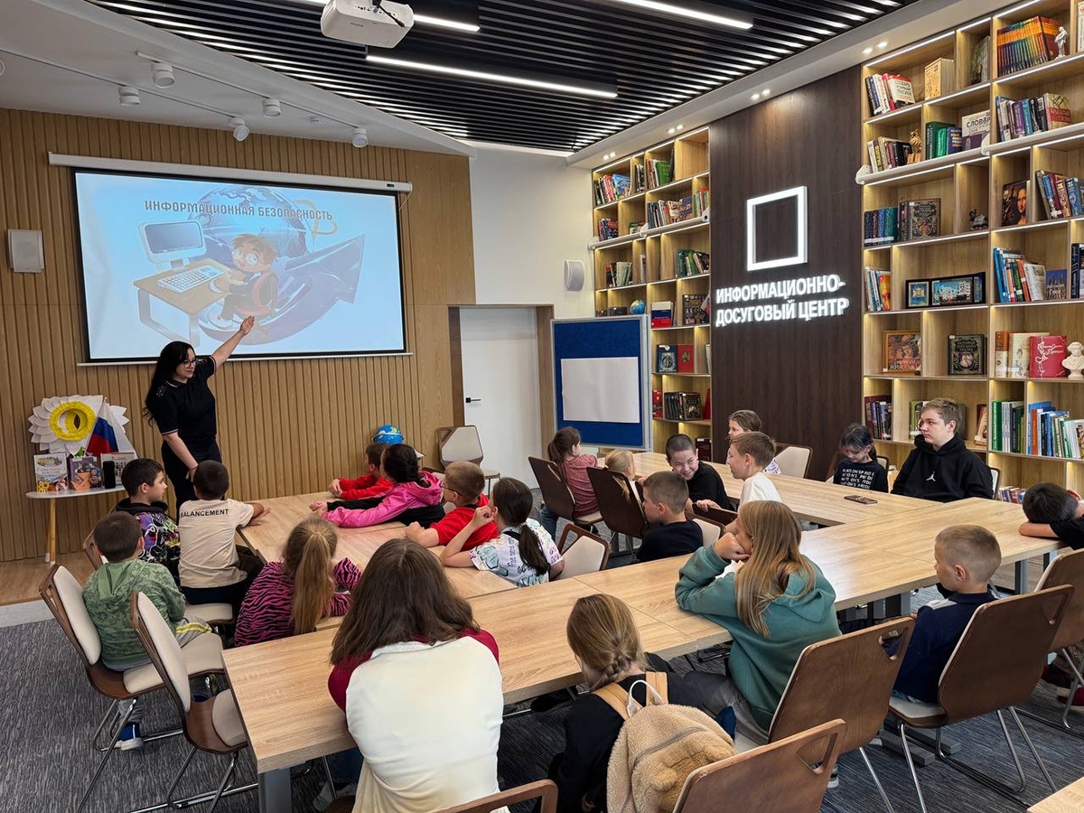 16 июля 2025 В Белоярском полицейские и общественники проводят полезные «Каникулы с Общественным советом»