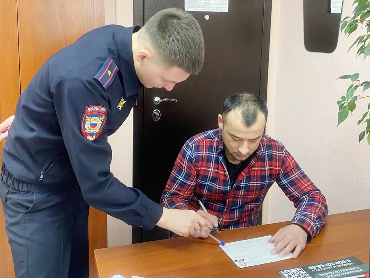 Семь иностранных граждан в Белоярском районе с начала года получили паспорт Российской Федерации