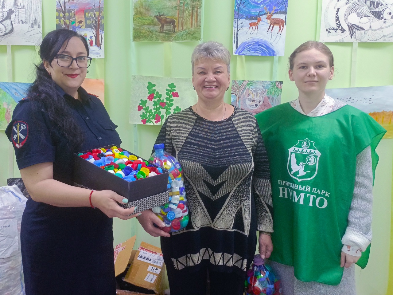 25 сентября 2025 1,5 тысячи крышечек собрали общественники и полицейские Белоярского для переработки