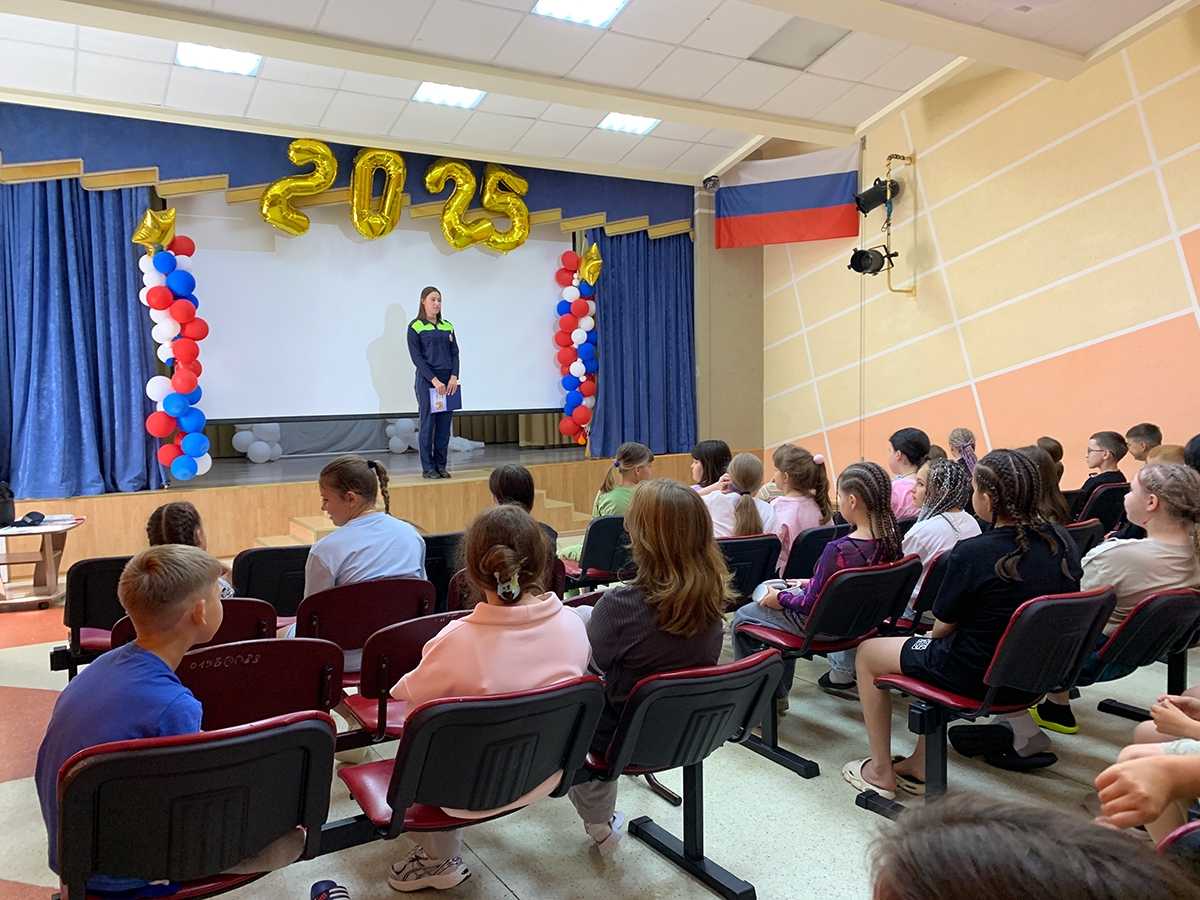  В Белоярском полицейские и общественники проводят профилактические беседы с детьми о безопасности