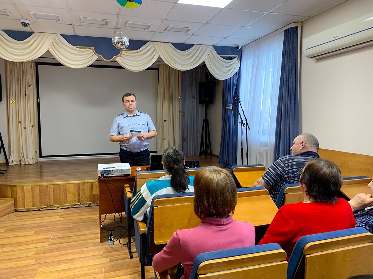 Белоярские полицейские посвятили теме профилактики IT-преступлений встречу в комплексном центре