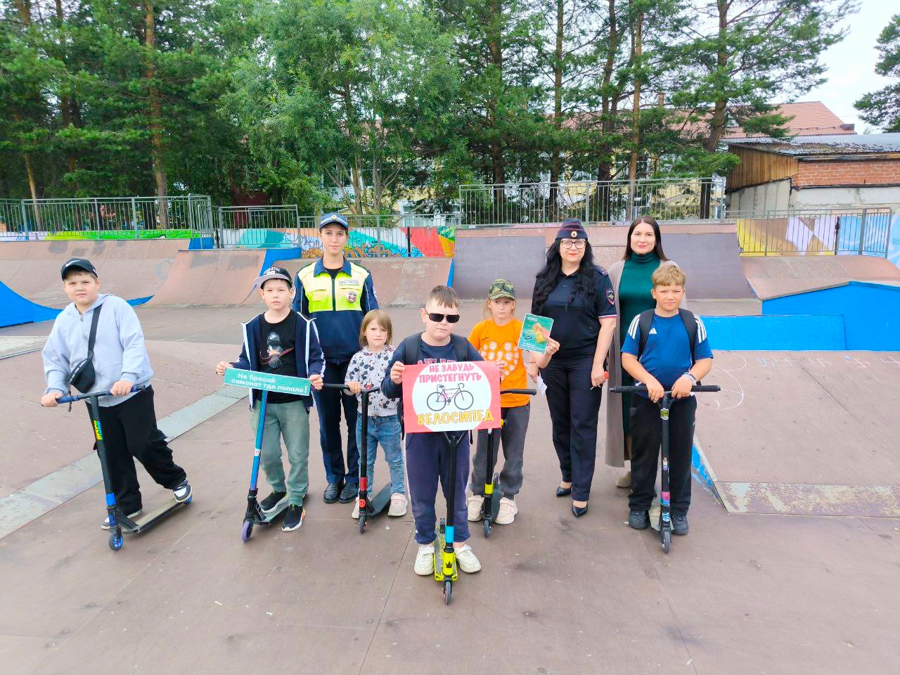 29 июля 2025 Полицейские и общественники Белоярского рассказали детям, как уберечь свои велосипеды от краж